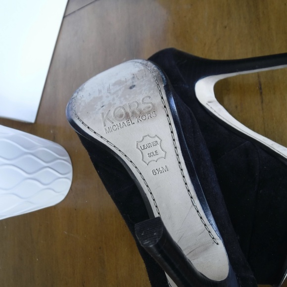 Micheal Kors Suede Platform Vintage Heels 6.5 - Picture 6 of 8
